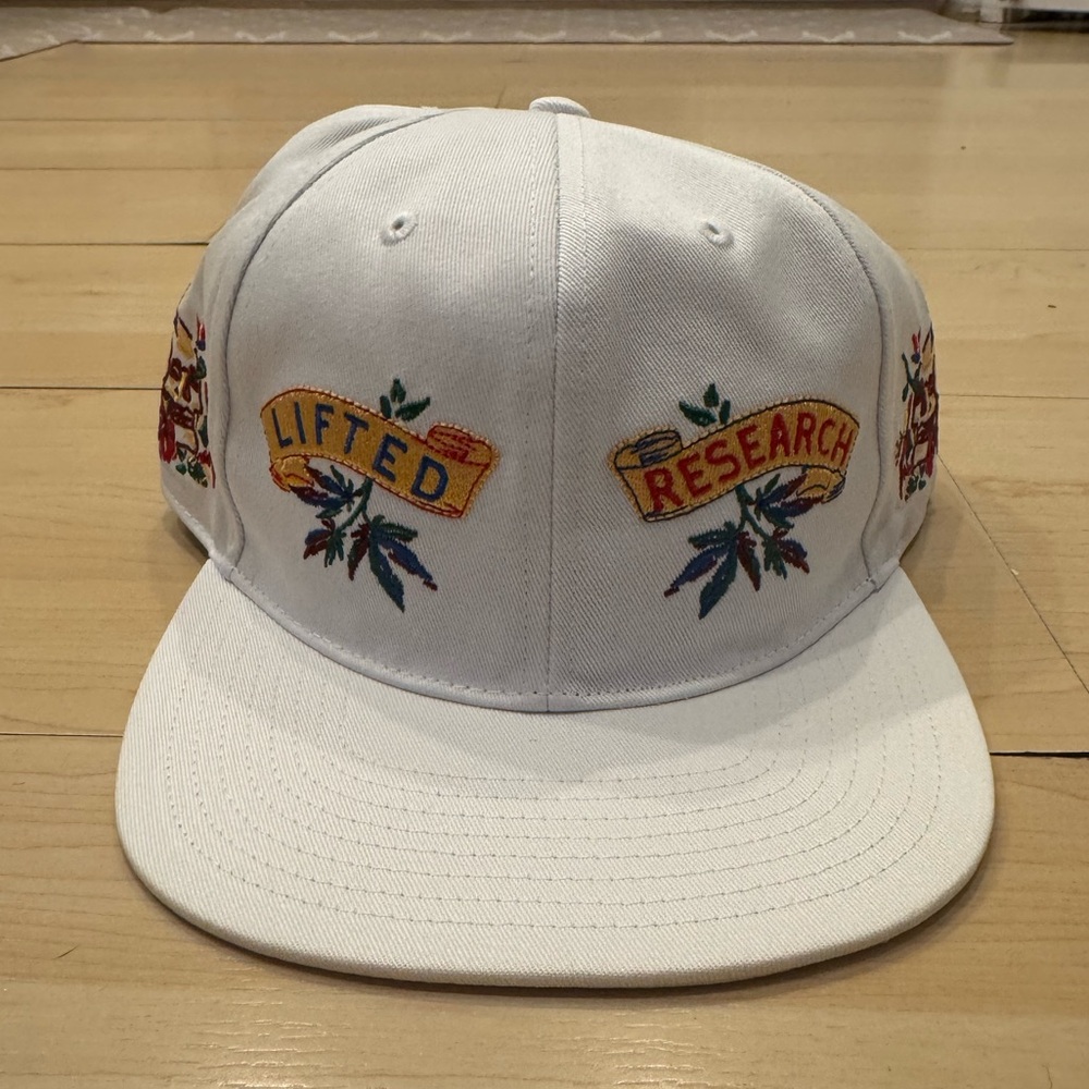 LRG Heritage Embroidered Snap-Back. White. NWT